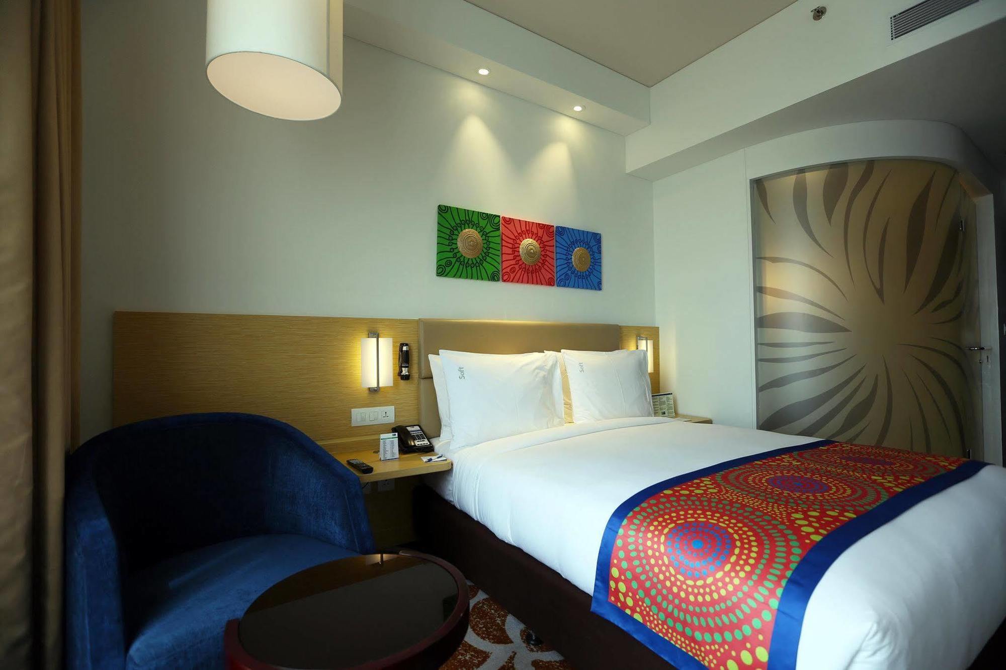 Holiday Inn Express Chennai Old Mahabalipuram Road Экстерьер фото