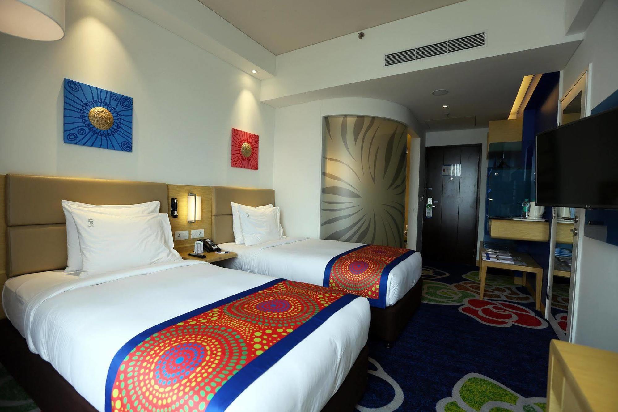 Holiday Inn Express Chennai Old Mahabalipuram Road Экстерьер фото