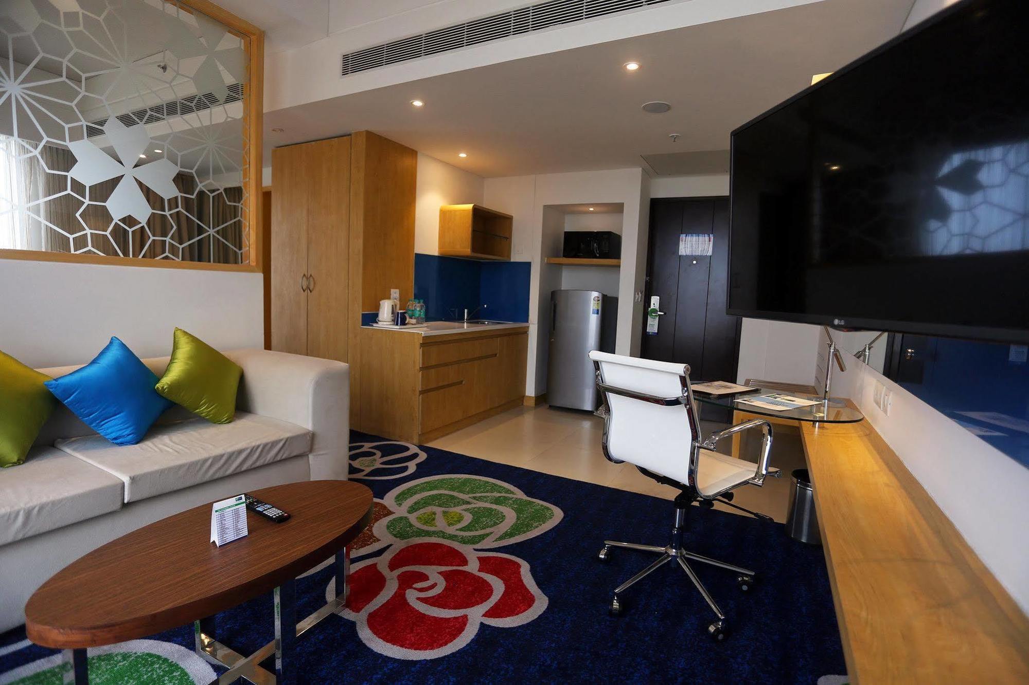 Holiday Inn Express Chennai Old Mahabalipuram Road Экстерьер фото